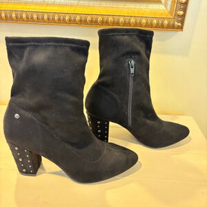 Simply Vera Black Faux Suede Ankle Booties with Silver Studs Size 7.5 3in heel